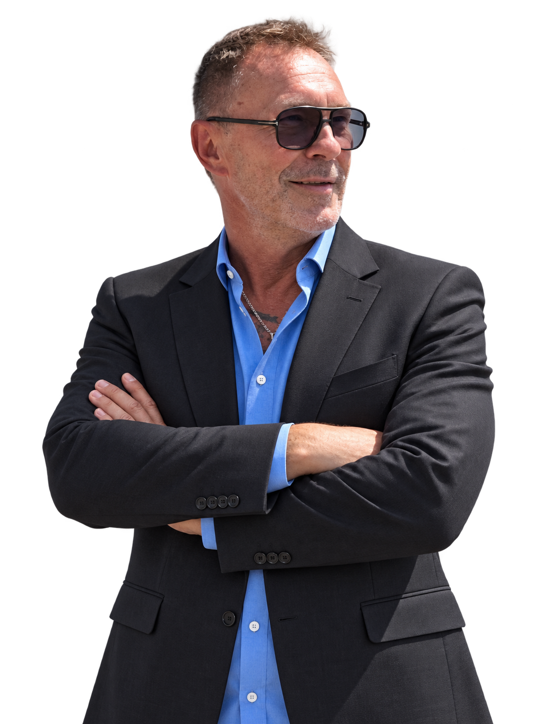 Jürgen Pulvermüller mit Sonnenbrille und verschränkten Armen im dunklen Sakko
